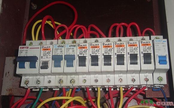 家装配电箱接线接成这样?难怪业主不支付您工钱  第1张