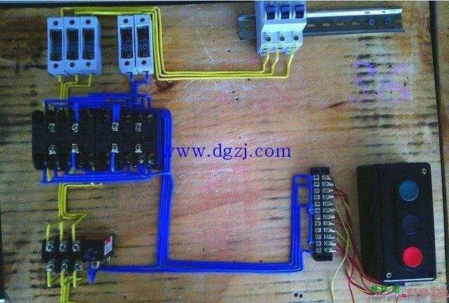 电工电路实践接线视频，电工实物接线图下载  第1张