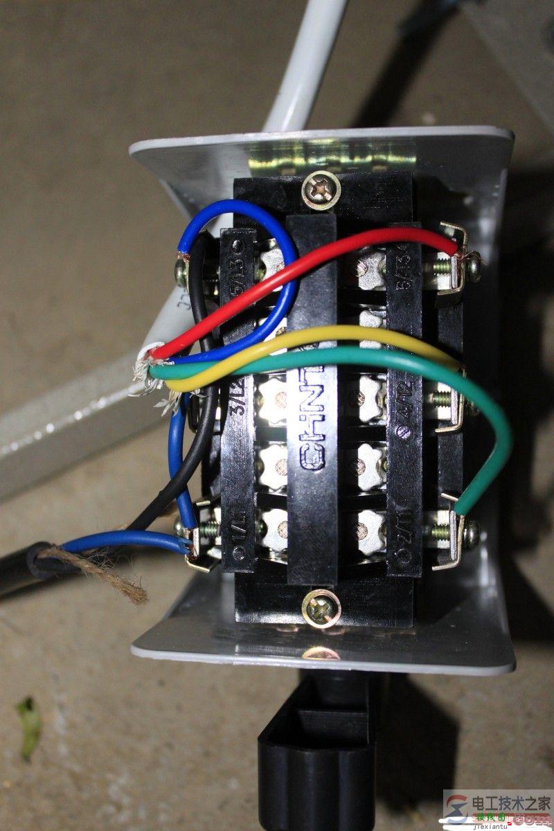 三相开关接二相电视频-两相电倒顺开关接线图  第21张