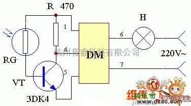 综合电路中的光控电路图  第1张