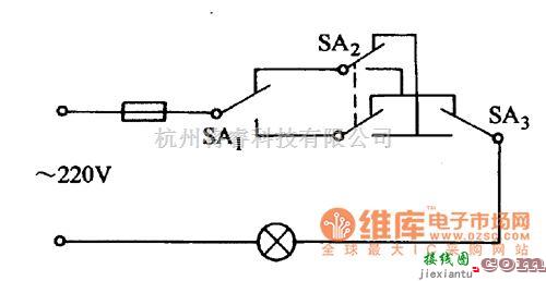 开关电路中的用三只开关控制一盏灯电路图  第1张